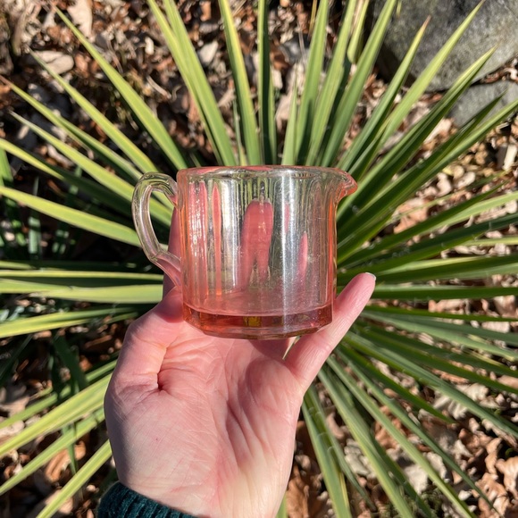Pink Depression Creamer Cup - Picture 1 of 12